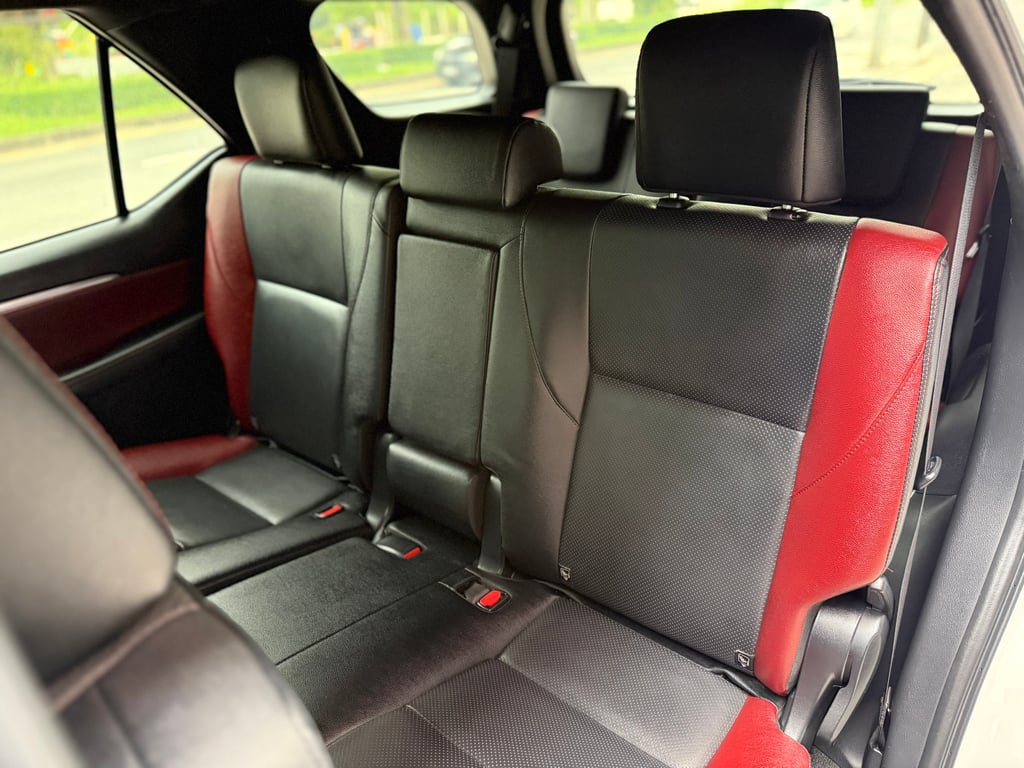 Toyota Fortuner 2.4 Legender Black Top 4WD Toyota Fortuner 2.4 Legender Black Top 4WD