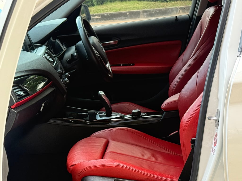 BMW (F20) 118i Sport ไมเนอร์เช้นจ์ ไม่เคยชน ภายในแดง