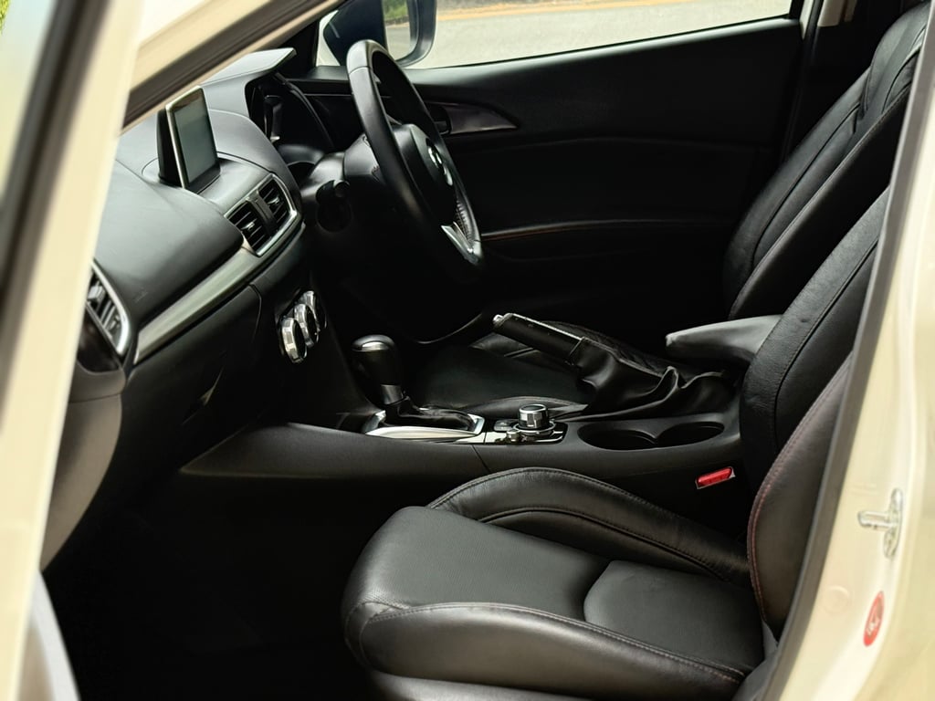 Mazda 3 Skyactiv 2.0S มือเดียว สวยมีเสน่ห์ เช็คศูนย์