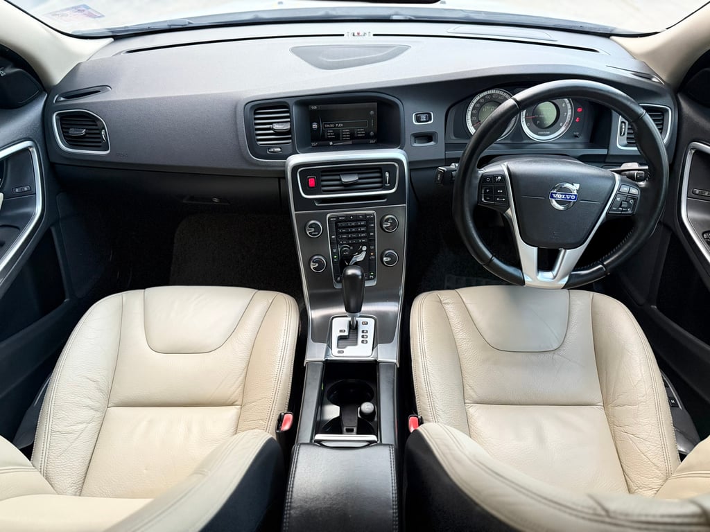 Volvo S60 1.6Turbo สภาพสมบูรณ์ ไม่เคยชน ฟรีดาวน์