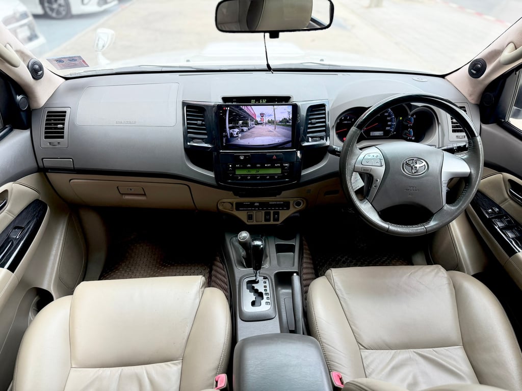 Fortuner 3.0V 4WD แต่งTRD แม็ก+ยางใหม่พึ่งใส่ ไม่เคยชน Fortuner 3.0V 4WD แต่งTRD แม็ก+ยางใหม่พึ่งใส่ ไม่เคยชน
