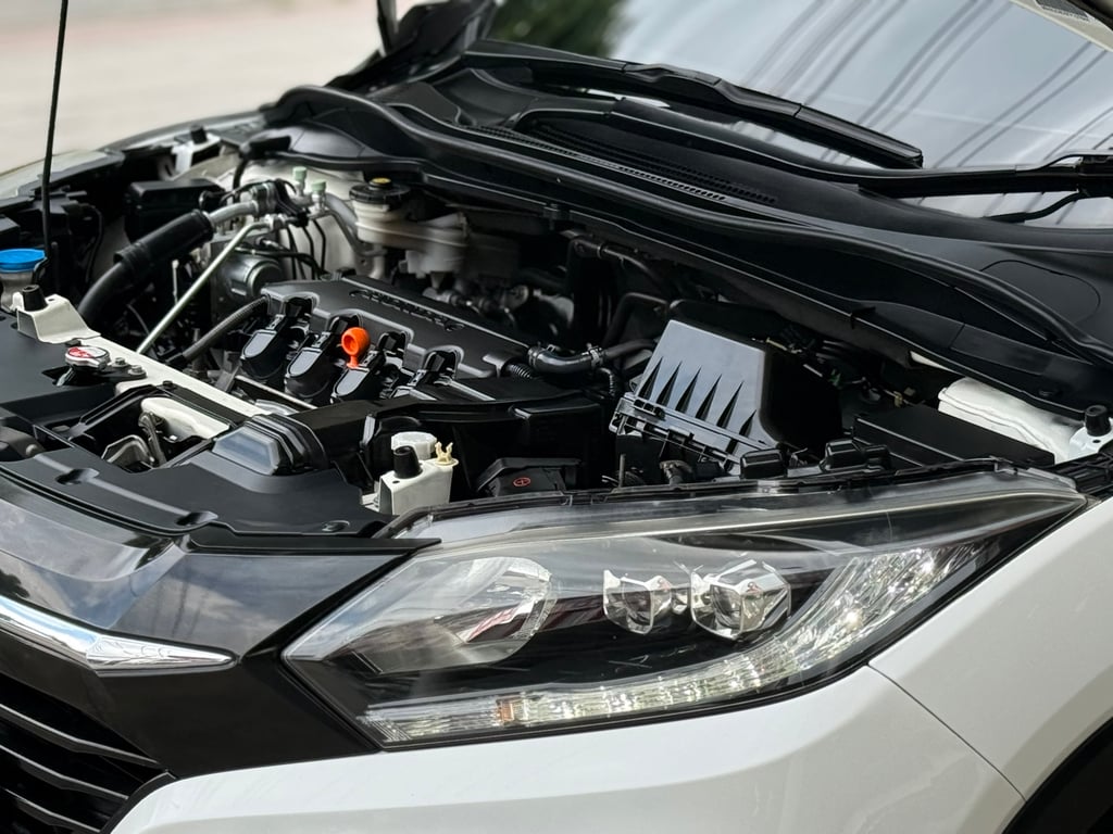 Honda HRV 1.8E ไมล์น้อยแท้ สีสวย ภายในสด Honda HRV 1.8E ไมล์น้อยแท้ สีสวย ภายในสด