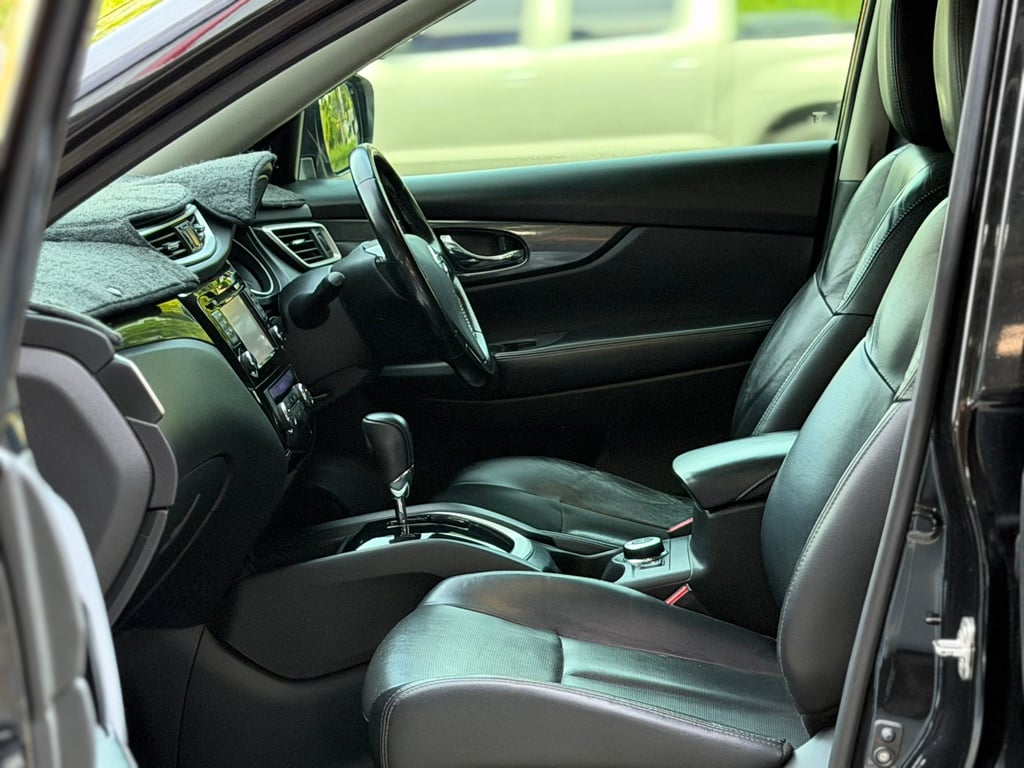 Nissan X-Trail 2.0V Hybrid ขับ4WD แบตยังมีประกันศูนย์เหลือ