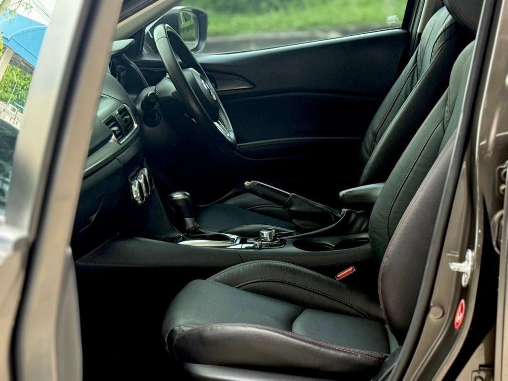 Mazda3 Skyactiv 2.0S มือเดียว ชุดแต่งรอบคัน มีป.1 Mazda3 Skyactiv 2.0S มือเดียว ชุดแต่งรอบคัน มีป.1
