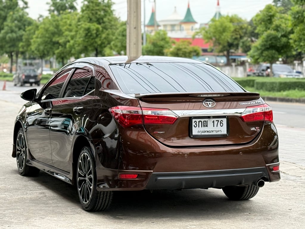 Toyota Altis 1.8 ESport แท้ ตัวแต่งจากโรงงาน ชุดแต่ง ล้อ ลายพิเศษ