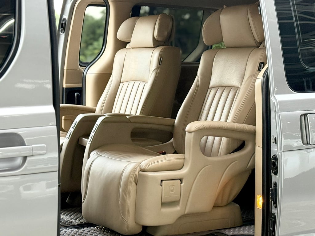 Hyundai H1 2.5 Deluxe สวยมีเสน่ห์ ชุดเบาะVIPเต็มระบบ