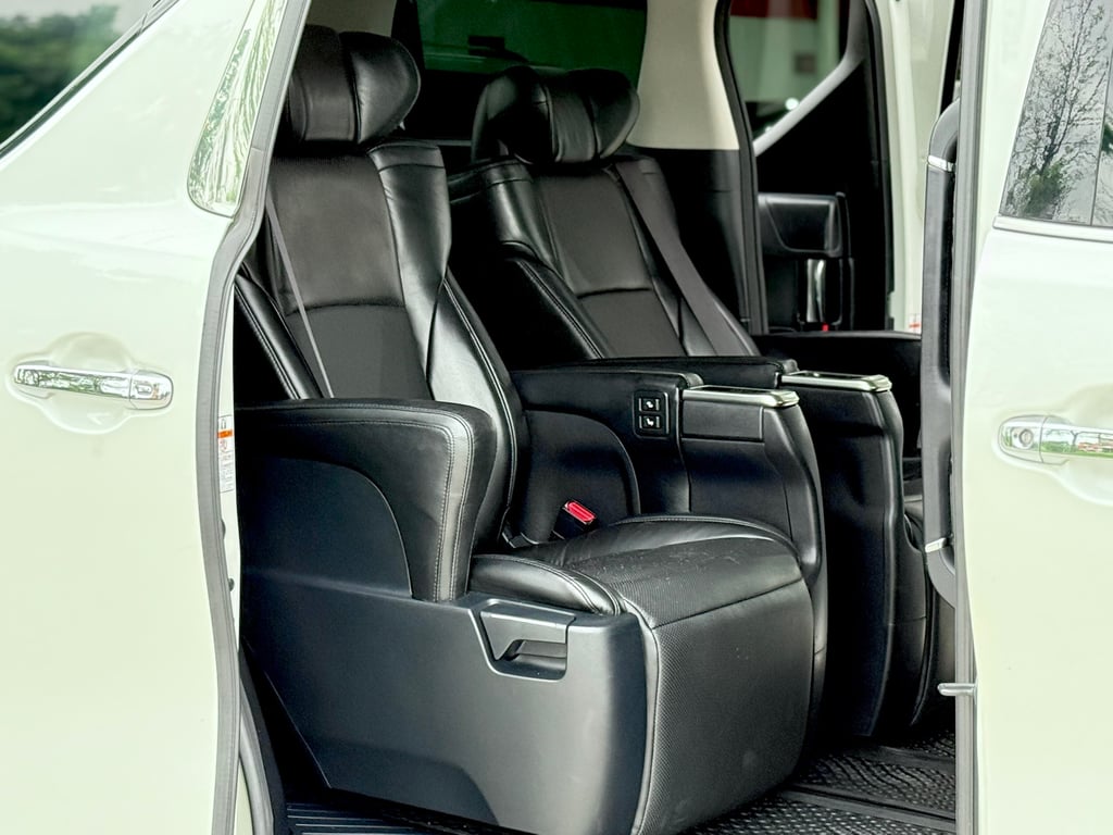 Vellfire 2.5 Top เบาะมิกกี้เมาส์ มือเดียวป้ายแดง เดิมสนิท ไม่เคยชนเลย Vellfire 2.5 Top เบาะมิกกี้เมาส์ มือเดียวป้ายแดง เดิมสนิท ไม่เคยชนเลย