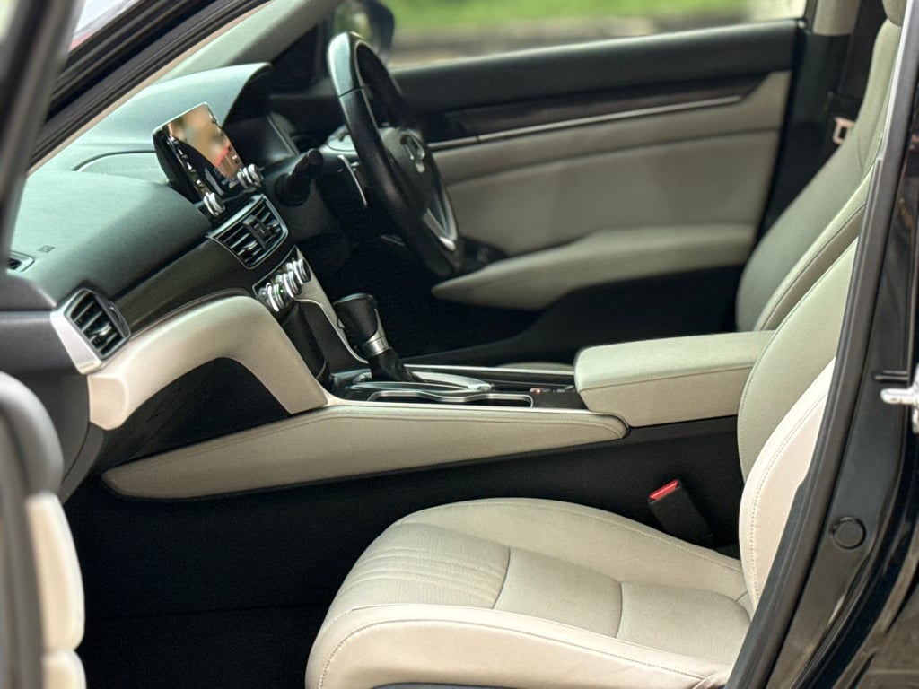 Honda Accord 1.5Turbo EL มือเดียว โฉมG10 เดิมสนิท Honda Accord 1.5Turbo EL มือเดียว โฉมG10 เดิมสนิท