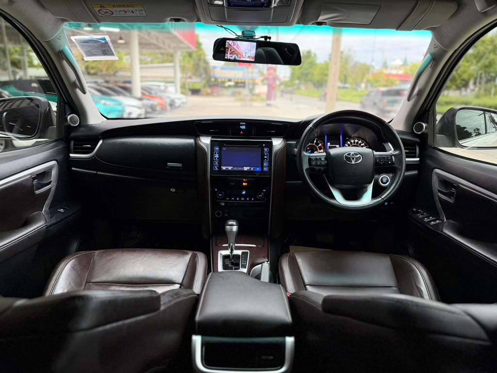 Toyota Fortuner 2.4V ไมเนอร์เช้นจ์แล้ว ไม่เคยชนเลย ล้อTRD