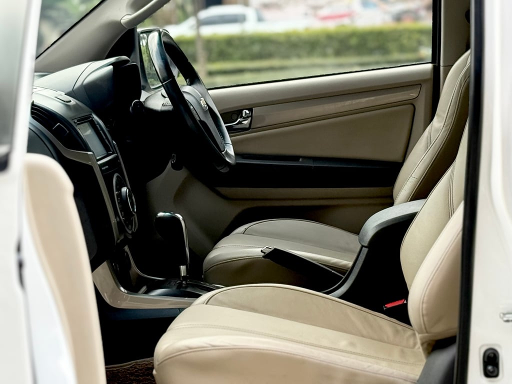 Chevrolet Trailblazer 2.8LTZ 4WD แม็ก+ยางใหม่ ชุดแต่งรอบคัน Chevrolet Trailblazer 2.8LTZ 4WD แม็ก+ยางใหม่ ชุดแต่งรอบคัน