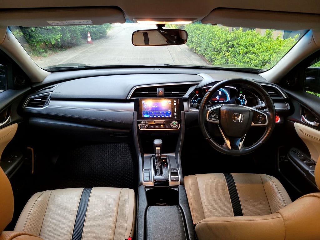 Civic FC 1.8 EL มือเดียว ไม่เคยชน ชุดแต่งรอบคัน ฟรีดาวน์