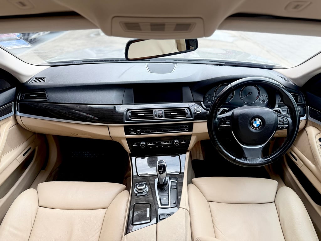 BMW 523i (F10) มือเดียว ใช้น้อย เช็คศูนย์BMWตลอด
