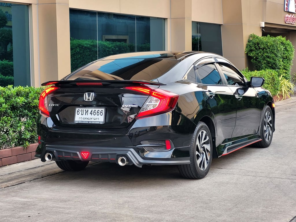 Honda Civic FC 1.8 EL ชุดแต่งรอบคัน เช็คศูนย์ตลอด ไม่เคยชน Honda Civic FC 1.8 EL ชุดแต่งรอบคัน เช็คศูนย์ตลอด ไม่เคยชน