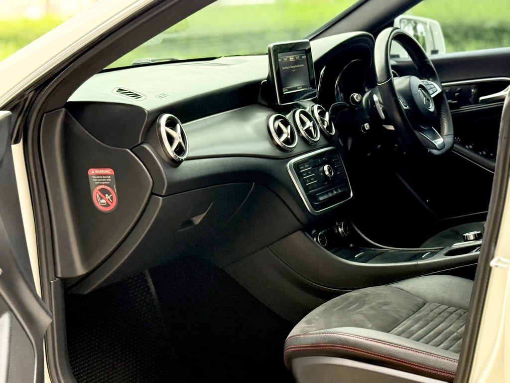 Benz CLA 250 AMG Sunroof มือเดียว ไม่เคยชน ถูกสุดในตลาด