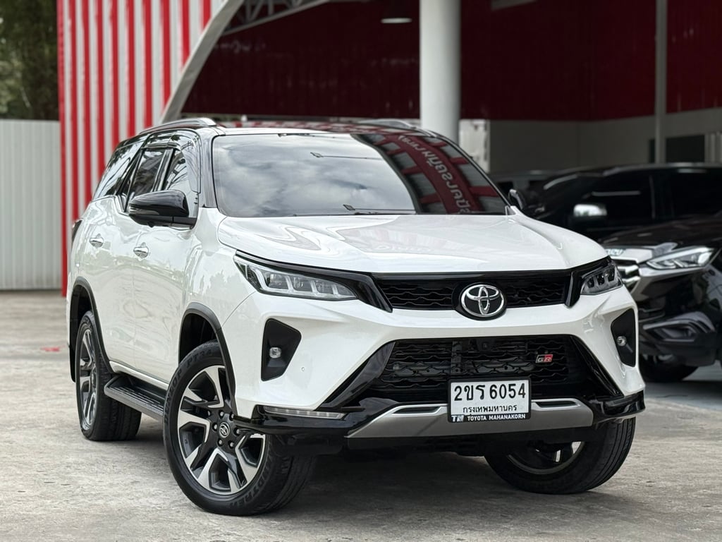 Toyota Fortuner 2.4 Legender Black Top 4WD Toyota Fortuner 2.4 Legender Black Top 4WD