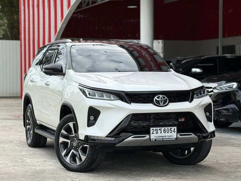 Toyota Fortuner 2.4 Legender Black Top 4WD