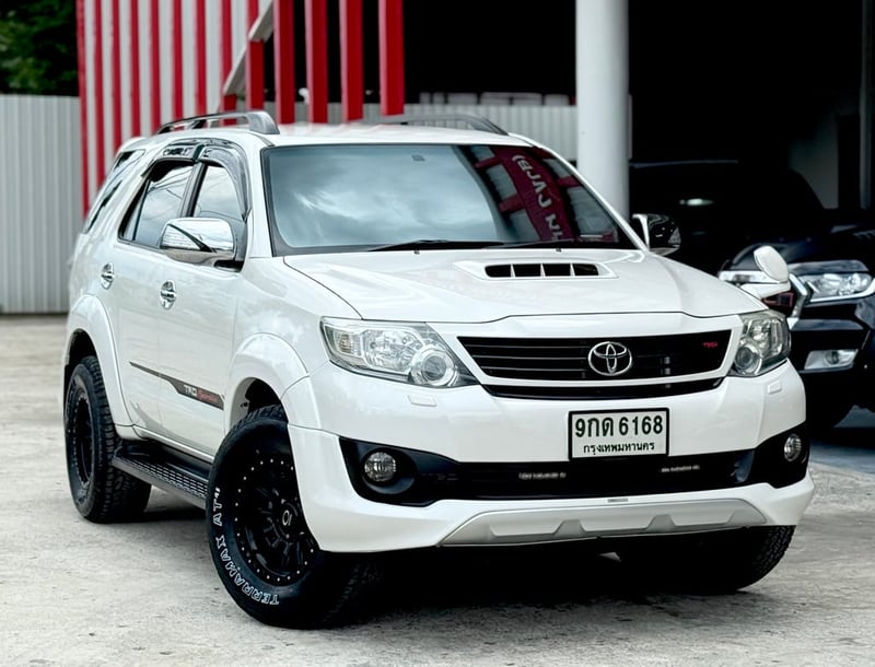 Fortuner 3.0V 4WD แต่งTRD แม็ก+ยางใหม่พึ่งใส่ ไม่เคยชน