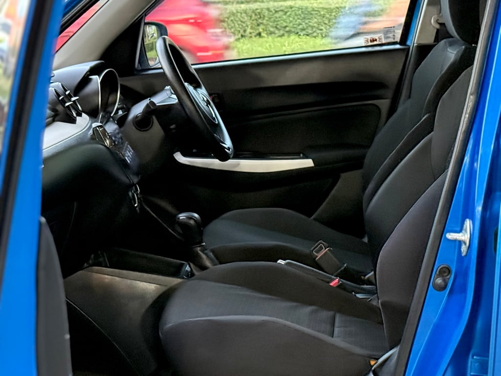 Suzuki Swift 1.2GL สวย ไม่เคยชน บอดี้รถเดิมโรงงาน Suzuki Swift 1.2GL สวย ไม่เคยชน บอดี้รถเดิมโรงงาน