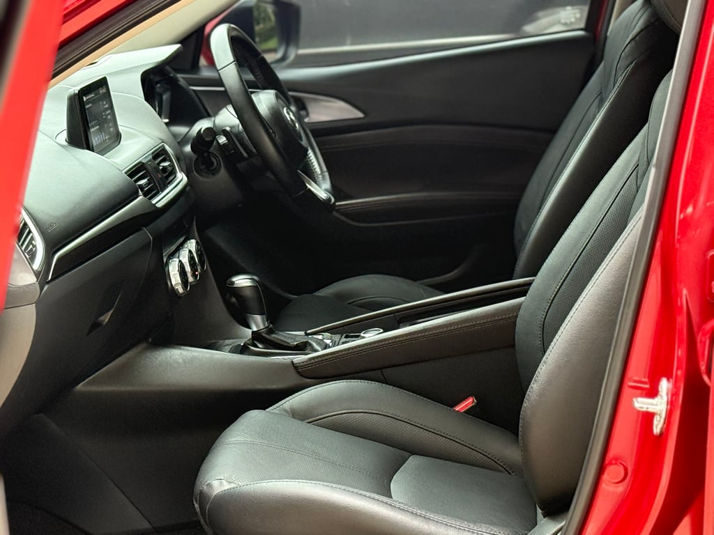 Mazda 3 Skyactiv 2.0SP มือเดียว รุ่นTop โฉมไมเนอร์เช้นจ์ Mazda 3 Skyactiv 2.0SP มือเดียว รุ่นTop โฉมไมเนอร์เช้นจ์