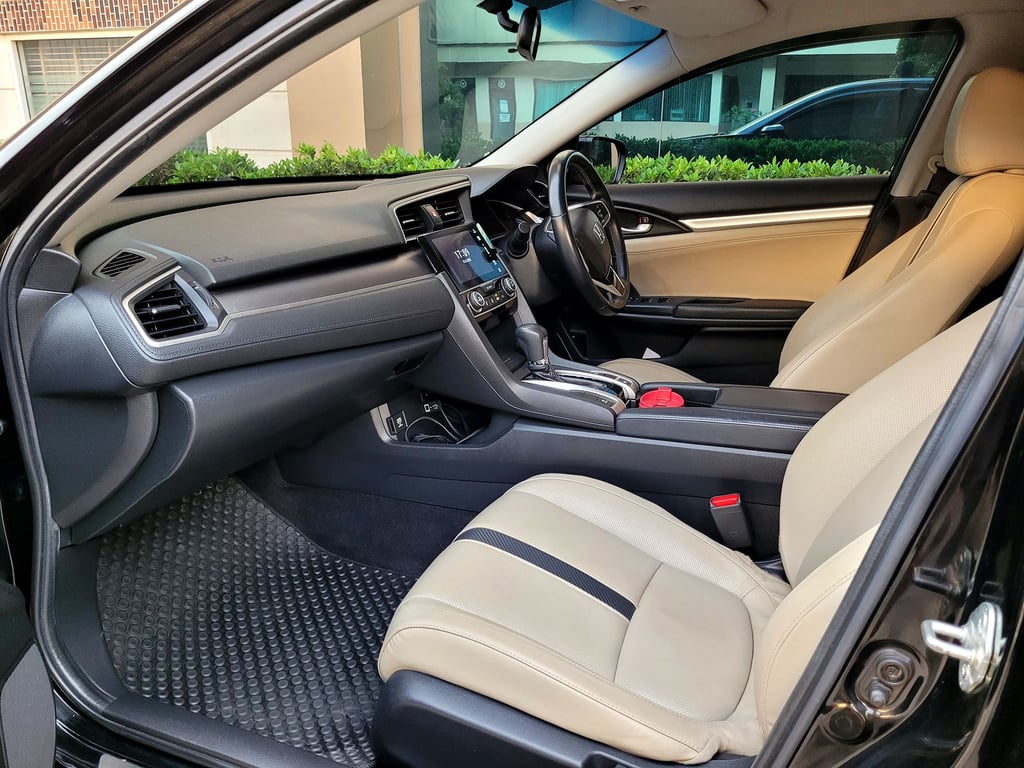 Honda Civic FC 1.8 EL ชุดแต่งรอบคัน เช็คศูนย์ตลอด ไม่เคยชน Honda Civic FC 1.8 EL ชุดแต่งรอบคัน เช็คศูนย์ตลอด ไม่เคยชน