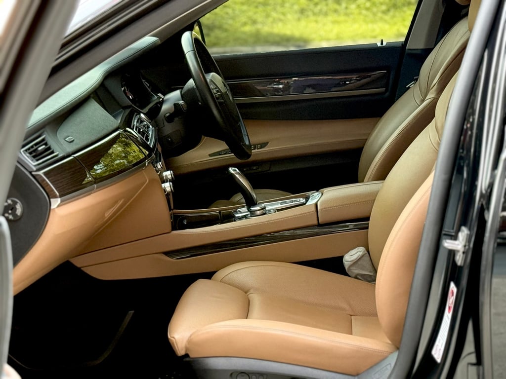 BMW 730i (F02) สภาพสมบูรณ์ เดิมสนิท ไม่เคยชน BMW 730i (F02) สภาพสมบูรณ์ เดิมสนิท ไม่เคยชน
