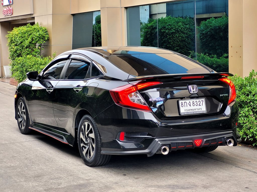 Civic FC 1.8 EL มือเดียว ไม่เคยชน ชุดแต่งรอบคัน ฟรีดาวน์