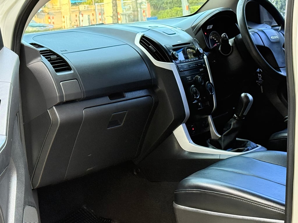 Isuzu D-max Hi-Lander 1.9 Ddi มือเดียว แม็ก+ยางใหม่ พึ่งใส่ Isuzu D-max Hi-Lander 1.9 Ddi มือเดียว แม็ก+ยางใหม่ พึ่งใส่