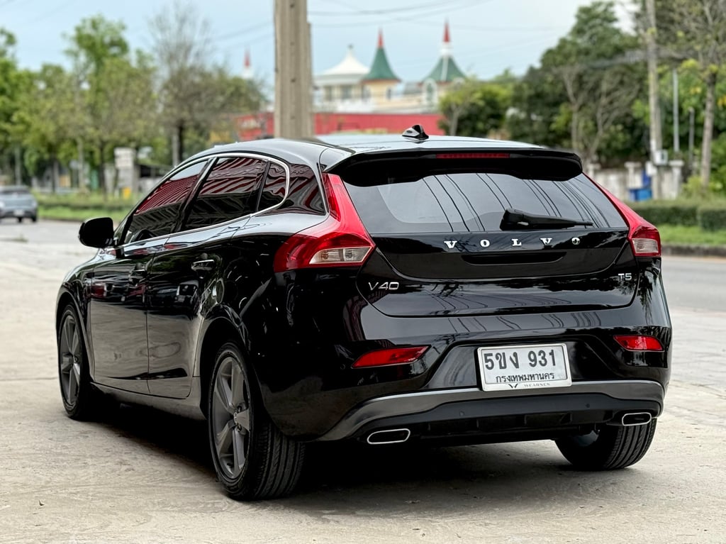 V40 T5 S Turbo ไม่เคยชนเลย น็อตเดิมทั้งคัน V40 T5 S Turbo ไม่เคยชนเลย น็อตเดิมทั้งคัน