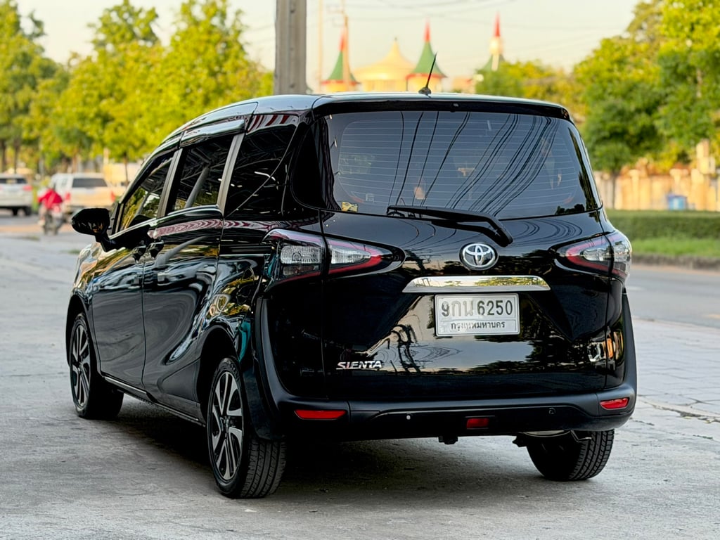 Toyota Sienta 1.5V ไมเนอร์เช้นจ์ มือเดียว TOP เช็คศูนย์ตลอด