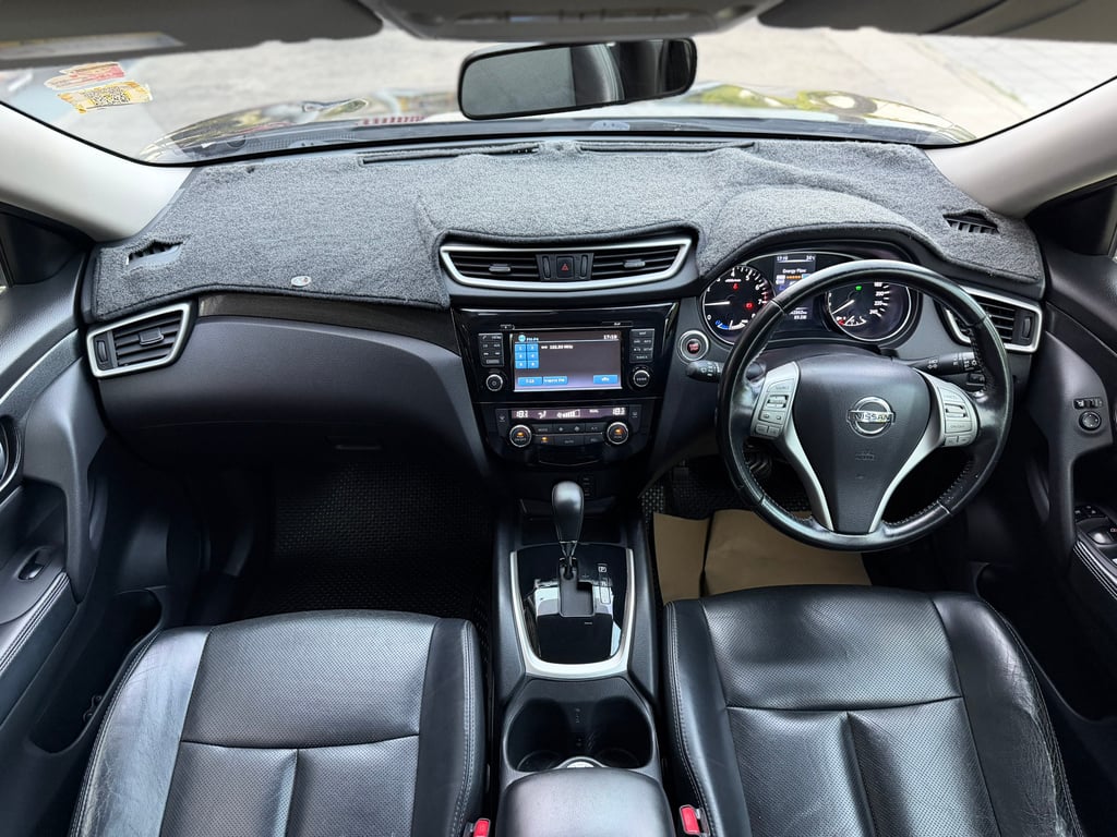 Nissan X-Trail 2.0V Hybrid ขับ4WD แบตยังมีประกันศูนย์เหลือ