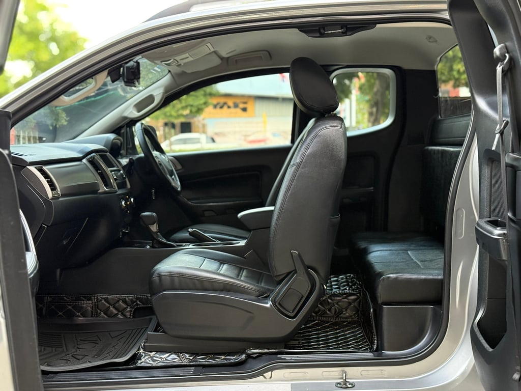 Ford Ranger Hi-Rider 2.2 XLT เกียร์ออโต้ โฉมไมเนอร์เชนจ์แล้ว Ford Ranger Hi-Rider 2.2 XLT เกียร์ออโต้ โฉมไมเนอร์เชนจ์แล้ว