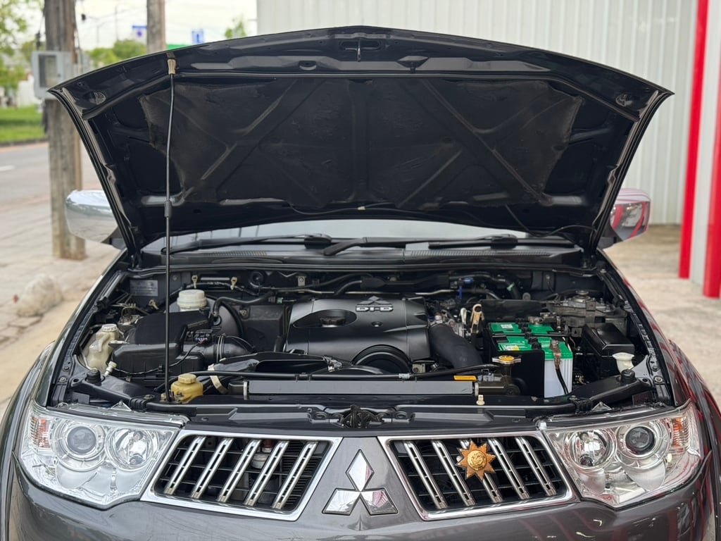 Pajero 2.5GT มือเดียว ดีเซล ขับ2WD ดูแลถึงไม่โทรมเลย Pajero 2.5GT มือเดียว ดีเซล ขับ2WD ดูแลถึงไม่โทรมเลย