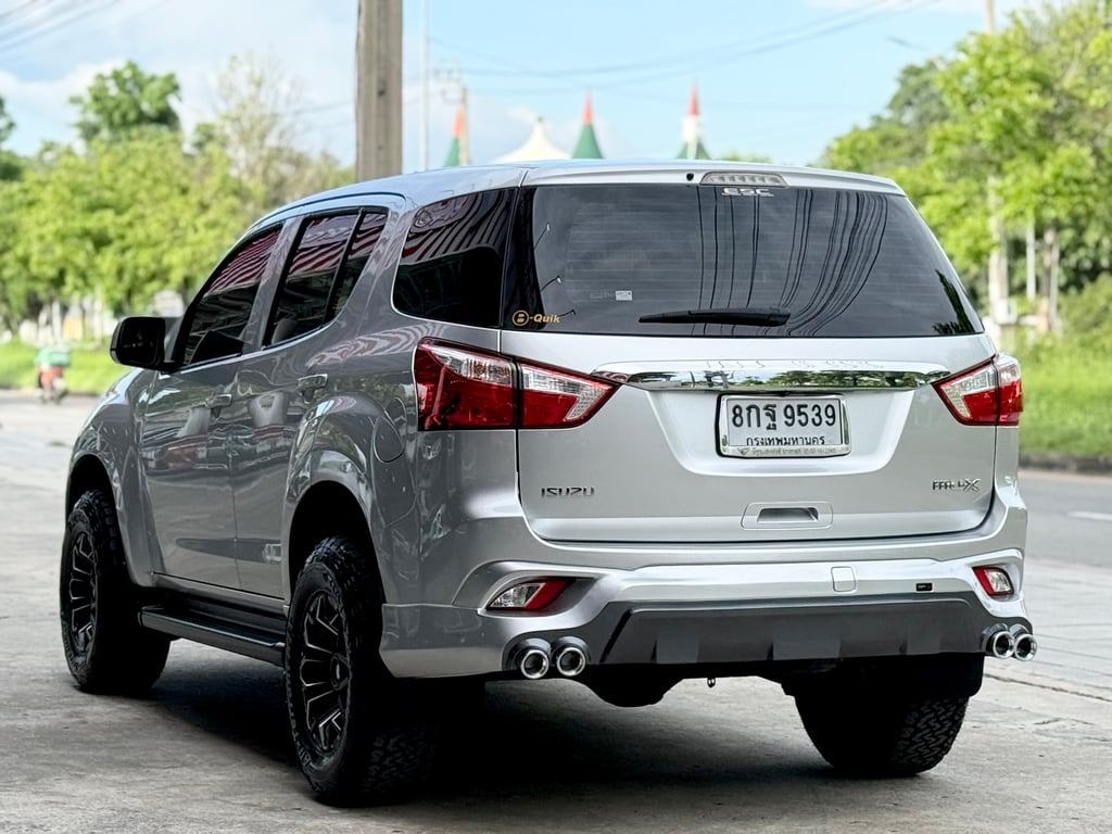 ISUZU MU-X 1.9 มือเดียวสวยกริ๊ป ไม่เคยชน แม็ก+ยางใหม่ ISUZU MU-X 1.9 มือเดียวสวยกริ๊ป ไม่เคยชน แม็ก+ยางใหม่