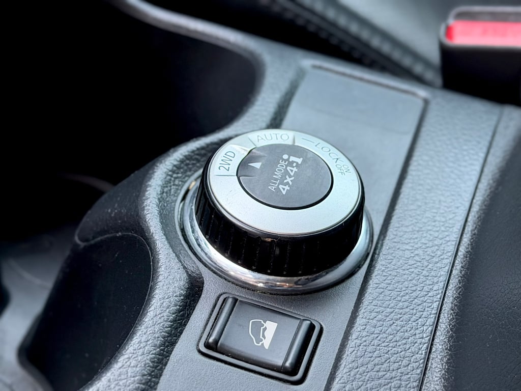 Nissan X-Trail 2.0V Hybrid ขับ4WD แบตยังมีประกันศูนย์เหลือ