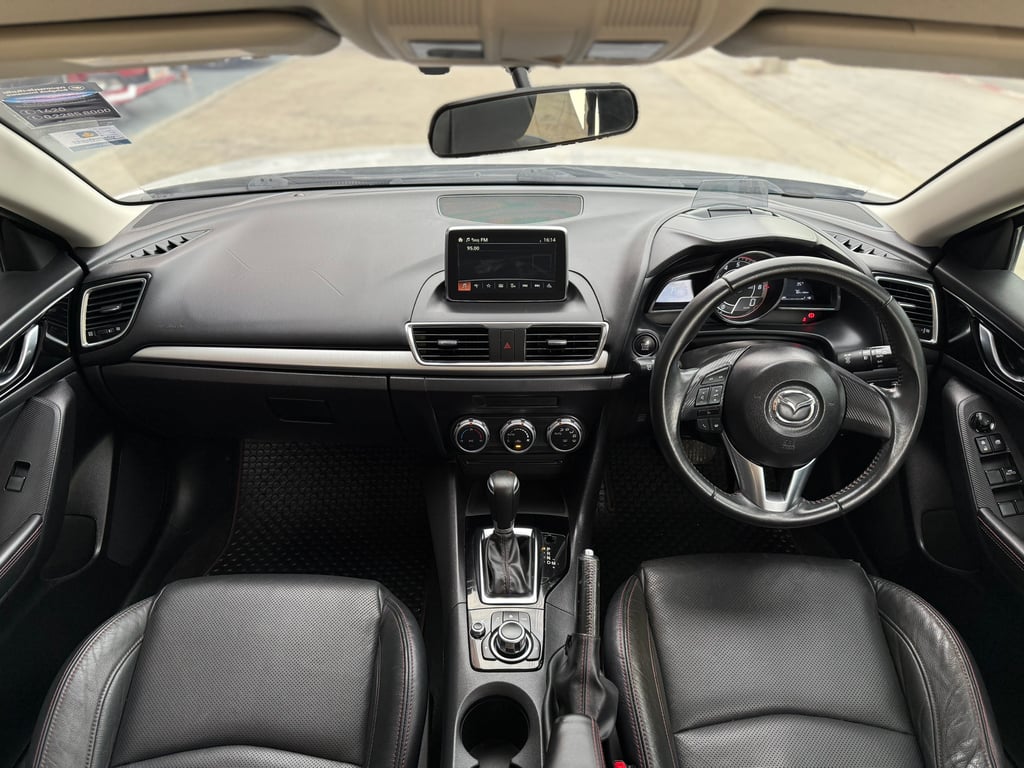 Mazda 3 Skyactiv 2.0S มือเดียว สวยมีเสน่ห์ เช็คศูนย์