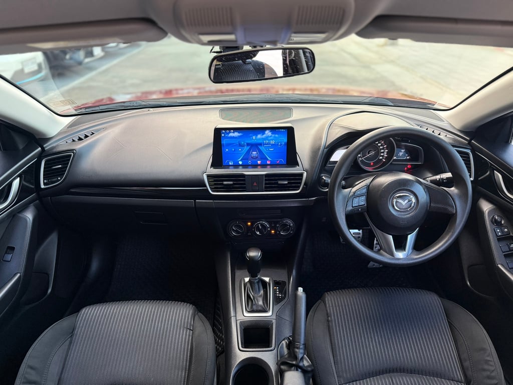 Mazda 3 Skyactiv 2.0 Sport มือเดียว แต่งสวยมีเสน่ห์