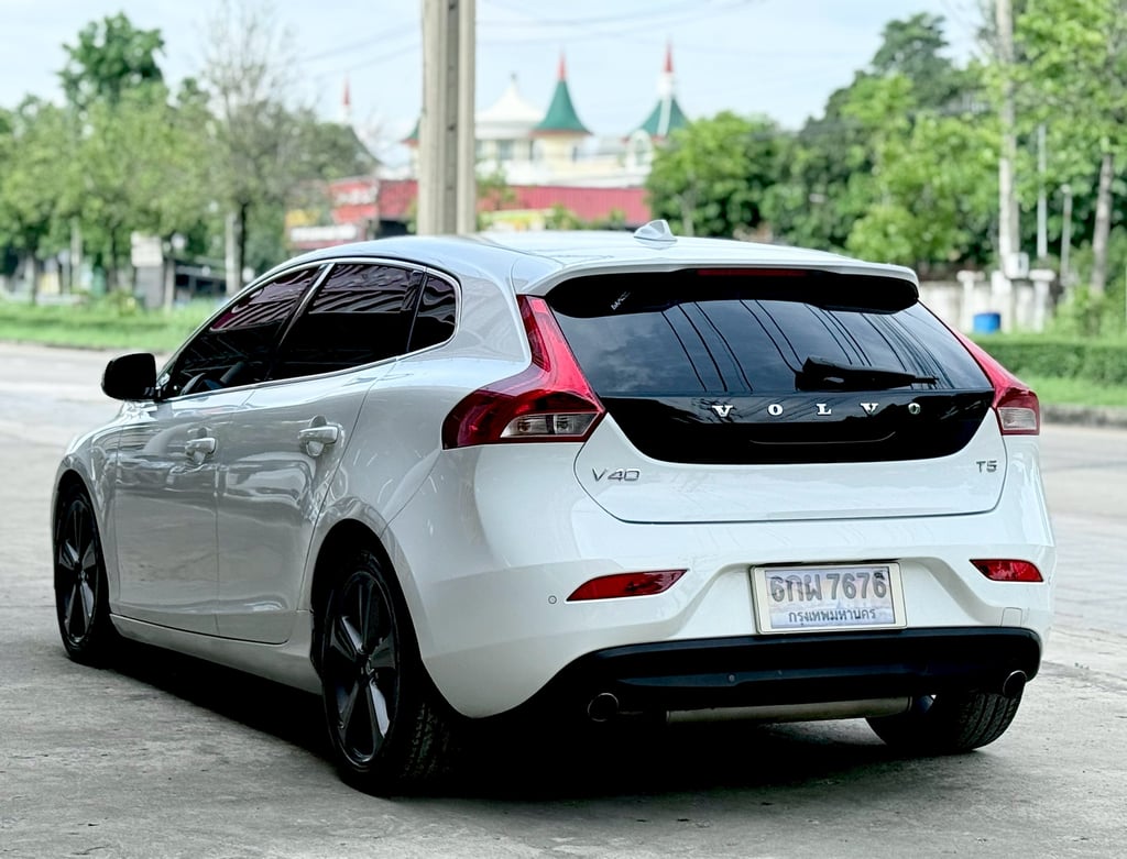 V40 T5 S Turbo ไม่เคยชน น็อตเดิมทั้งคัน พร้อมใช้