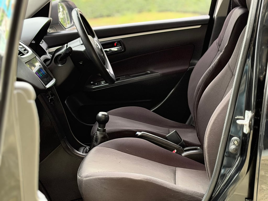 Suzuki Swift 1.2GL เกียร์MT มือเดียว ปุ่มสตาท ติดจอAndroid Suzuki Swift 1.2GL เกียร์MT มือเดียว ปุ่มสตาท ติดจอAndroid