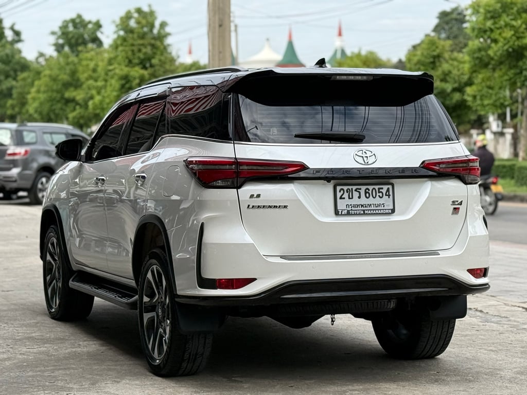 Toyota Fortuner 2.4 Legender Black Top 4WD Toyota Fortuner 2.4 Legender Black Top 4WD