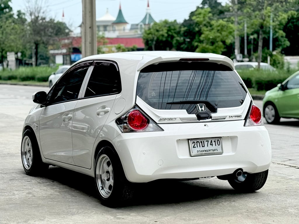 Brio 1.2V Top สวยมีเสน่ห์ ไม่เคยชนหนัก เช็คศูนย์ Brio 1.2V Top สวยมีเสน่ห์ ไม่เคยชนหนัก เช็คศูนย์