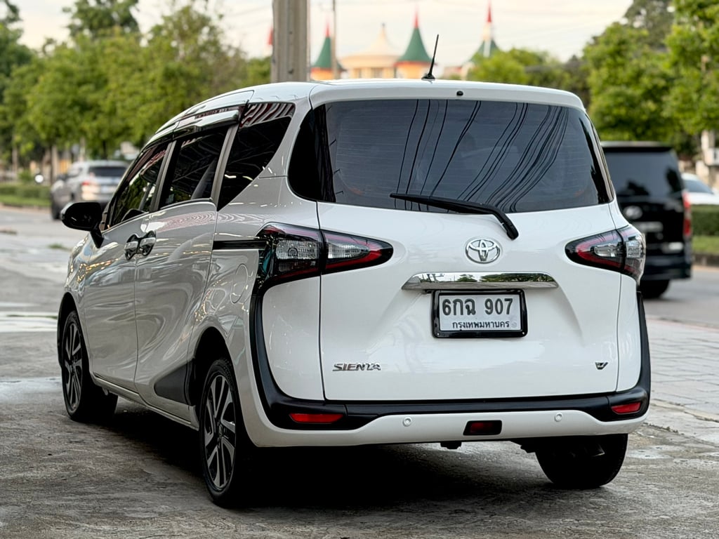 Toyota Sienta 1.5V Top มือเดียวผู้หญิงใช้ เข้าศูนย์ตลอด Toyota Sienta 1.5V Top มือเดียวผู้หญิงใช้ เข้าศูนย์ตลอด