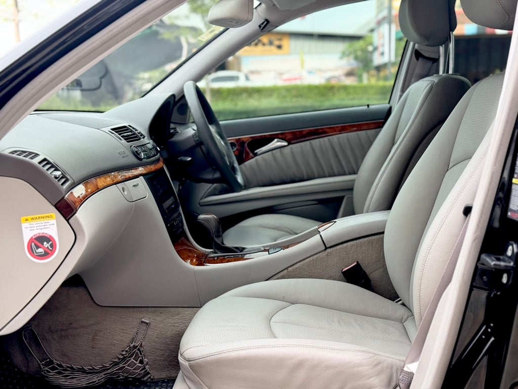 E200 Kom 1.8 ฝาดำ 1ใน100 ไมล์น้อย มือเดียว