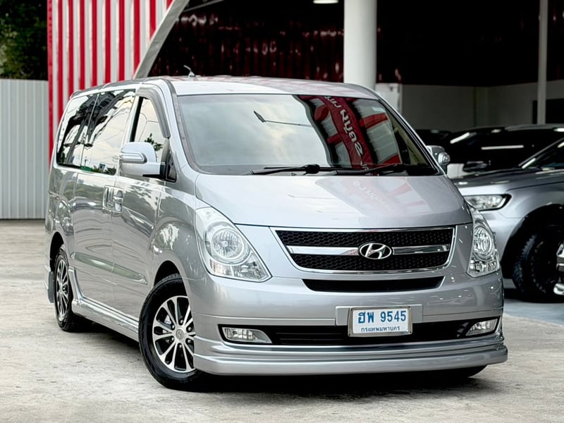 Hyundai H1 2.5MT Touring  มือเดียว มีป.1เหลือ ไมล์น้อย สวยกริ๊ป