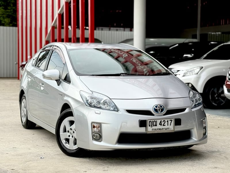 Prius 1.8 Hybrid มือเดียว เเบตเครมที่ศูนย์แล้ว ฟรีดาวน์