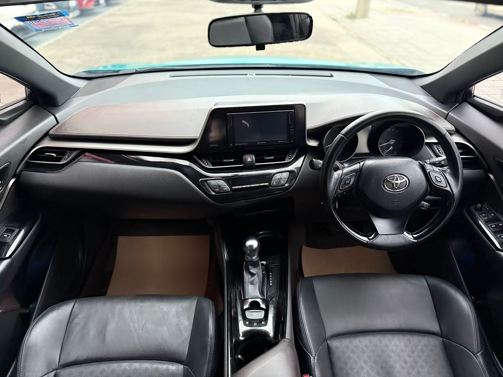 Toyota CHR 1.8 Hybrid Mid มือเดียว สวยมีเสน่ห์ แม็ก+ชุดแต่งครบ
