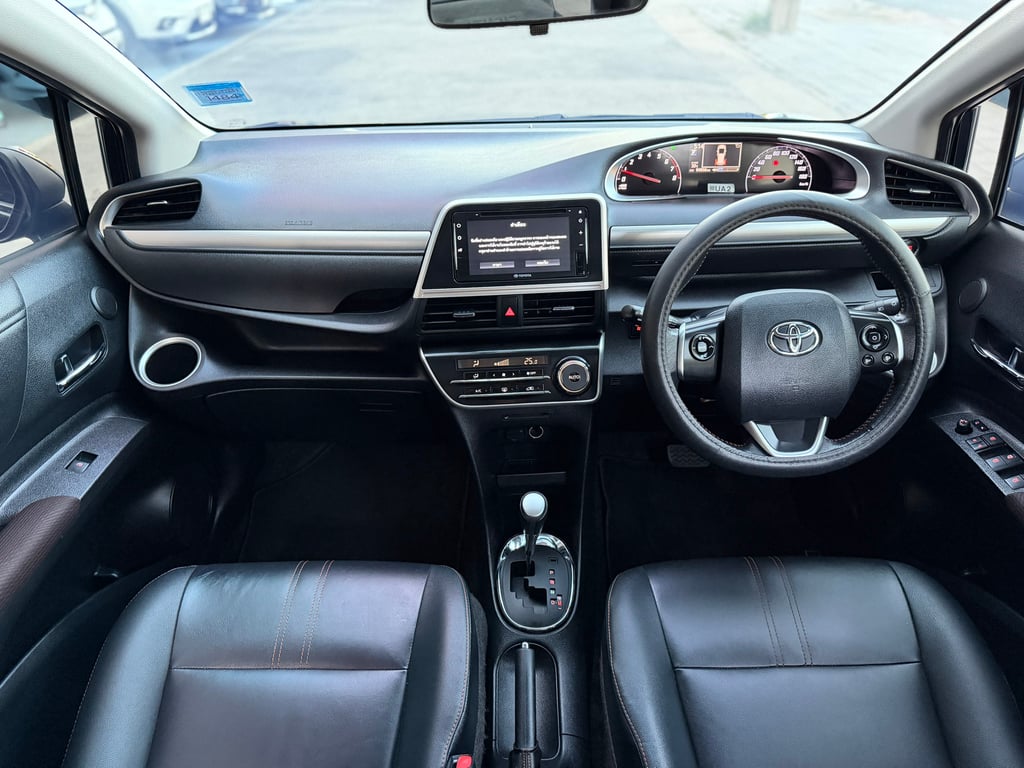 Toyota Sienta 1.5V ไมเนอร์เช้นจ์ มือเดียว TOP เช็คศูนย์ตลอด