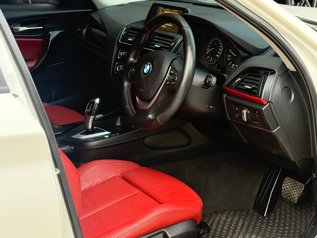 BMW (F20) 118i Sport ไมเนอร์เช้นจ์ ไม่เคยชน ภายในแดง