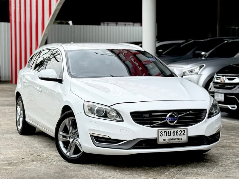 Volvo V60 1.6 T4F อเดียว ไม่เคยชน สภาพสมบูรณ์ มี ป.1 เหลือ
