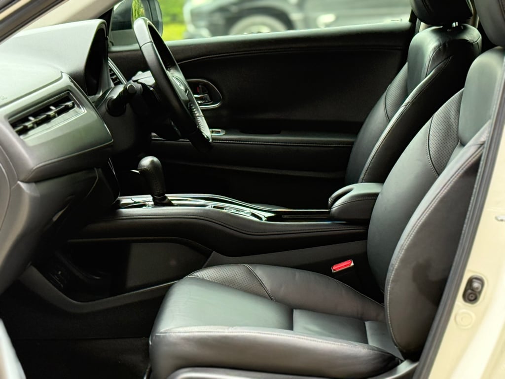 HRV 1.8EL Sunroof รุ่น Top Option สุด ดูแลถึง HRV 1.8EL Sunroof รุ่น Top Option สุด ดูแลถึง