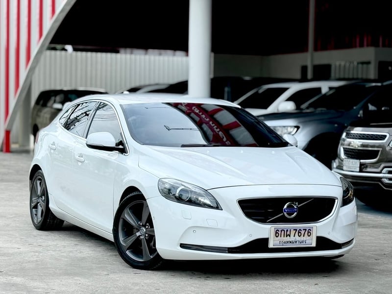 V40 T5 S Turbo ไม่เคยชน น็อตเดิมทั้งคัน พร้อมใช้